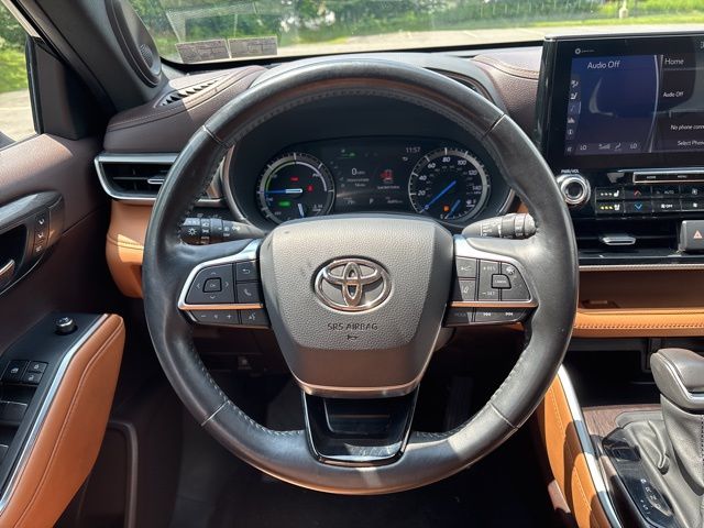 used 2020 Toyota Highlander Hybrid car, priced at $35,488