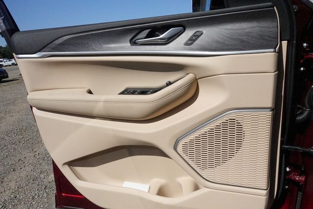 new 2025 Jeep Grand Cherokee car, priced at $47,180