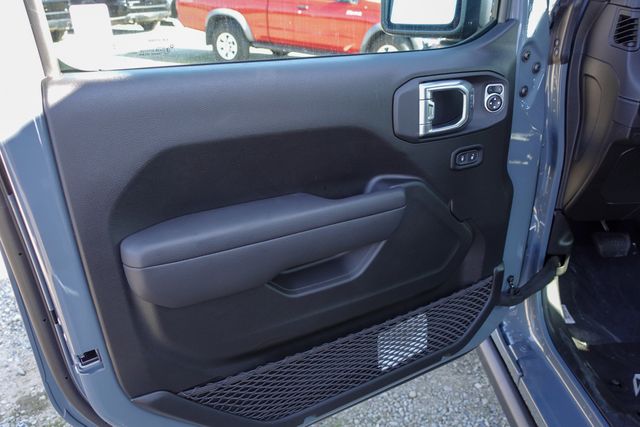 new 2025 Jeep Gladiator car, priced at $55,600