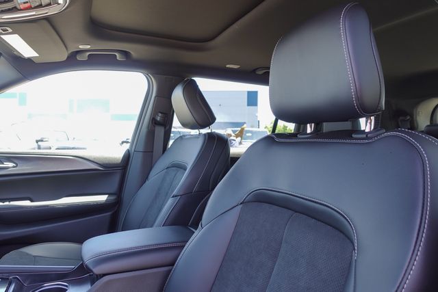 new 2025 Jeep Grand Cherokee L car, priced at $43,712