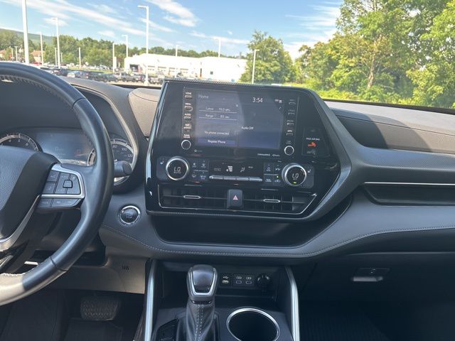 used 2022 Toyota Highlander car, priced at $39,599