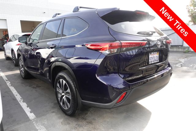 used 2023 Toyota Highlander car, priced at $37,300