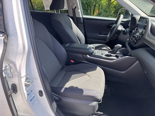 used 2022 Toyota Highlander car, priced at $31,199