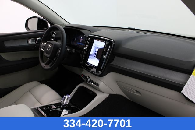 new 2025 Volvo XC40 car, priced at $46,335
