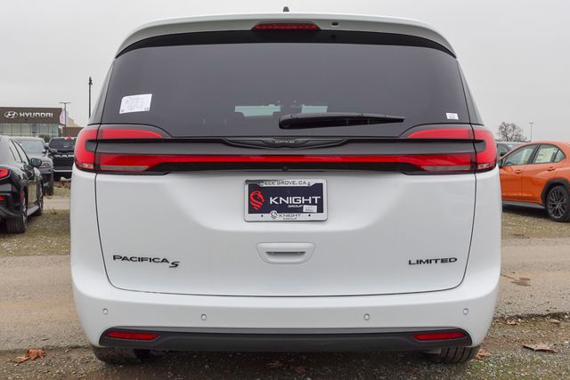 new 2025 Chrysler Pacifica car, priced at $47,765