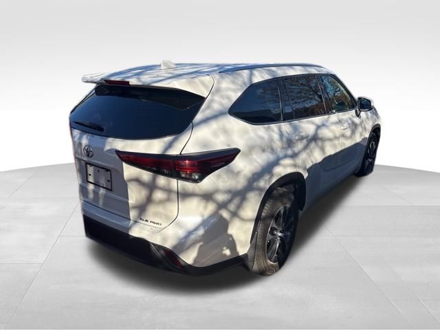 used 2021 Toyota Highlander car, priced at $29,999