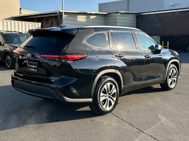 used 2022 Toyota Highlander car, priced at $33,999