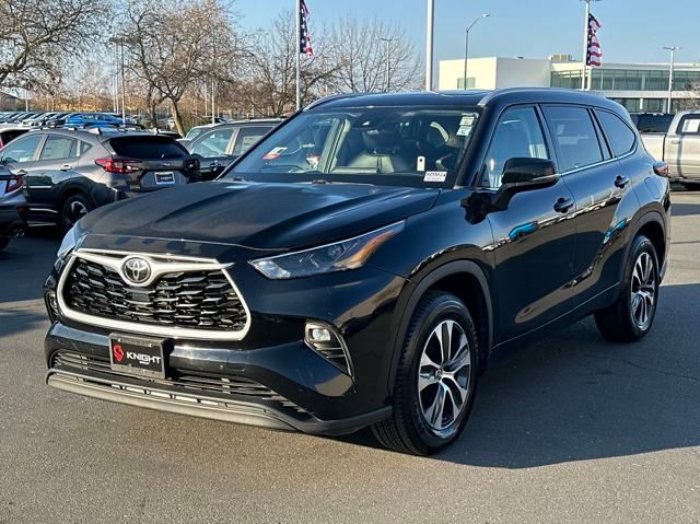 used 2022 Toyota Highlander car, priced at $33,999