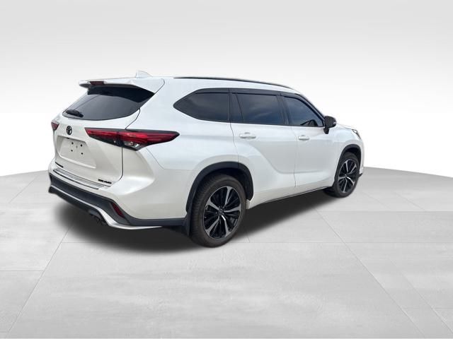 used 2022 Toyota Highlander car, priced at $37,999