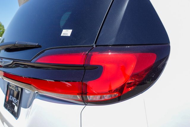 new 2025 Chrysler Pacifica Hybrid car, priced at $47,541