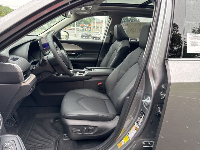new 2025 Toyota Grand Highlander car, priced at $55,672